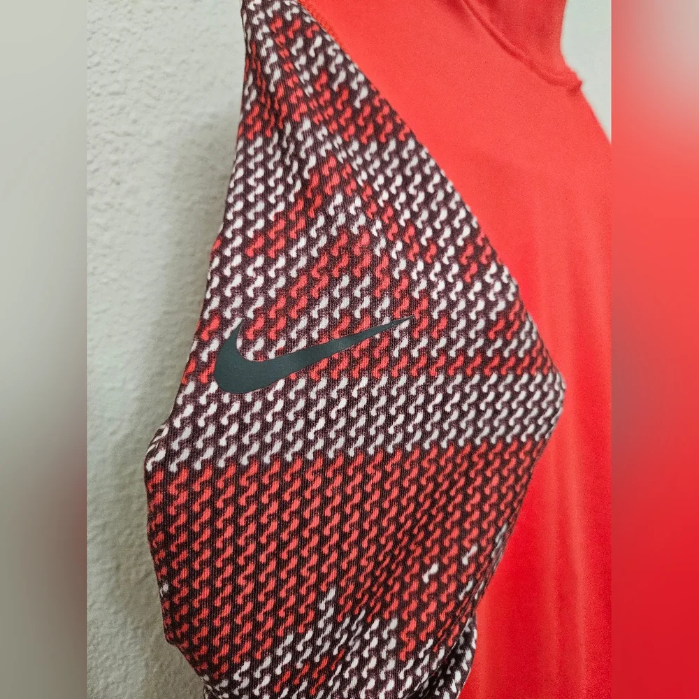 Nike Pro Dri Fit Small 1/2 Half Zip Red Geometric Sleeve Pullover Top Running